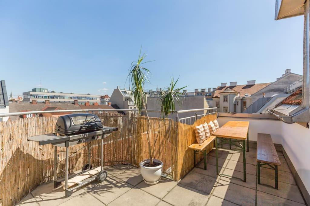 Modern Colonial Style, Central, Rooftop, Bbq Вена Экстерьер фото